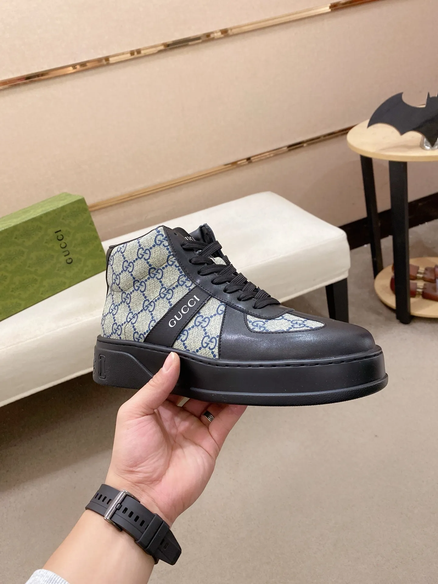 Factory price: 442💰 (GUCCI) The latest model from the official website🎁🎁Casual and fashionable men's shoes👟, hot style💥The style is simple and elegant, exclusive for trendy men. Unique official website's latest brand elements👑original Gucci decoration, fashionable and generous, the fabric is original cowhide ✅sheepskin lining, the official website specifies wear-resistant casual outsole, the classic model is taken in kind at the counter🎬38-44 (can be customized for 45 non-refundable)